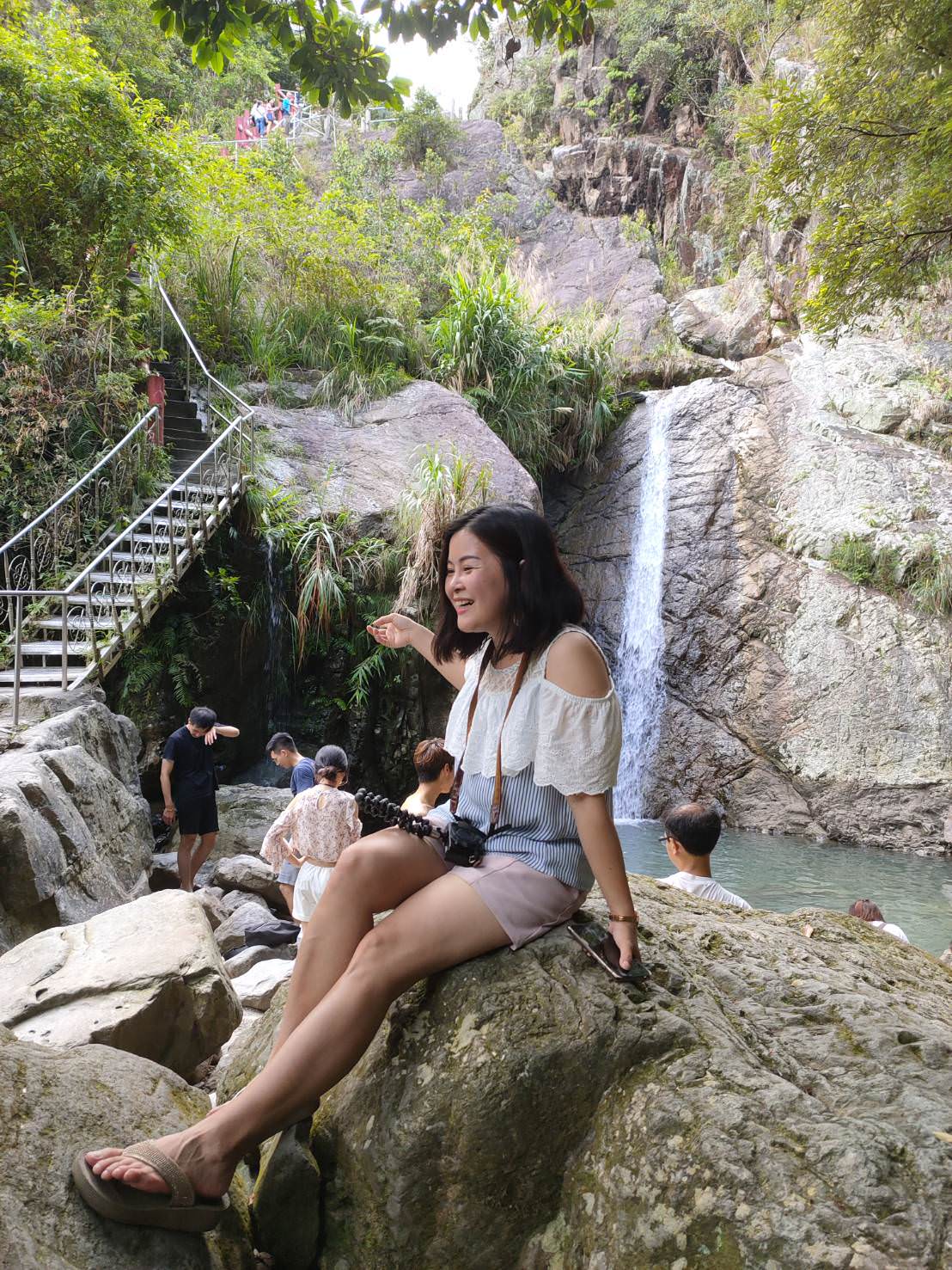 宜蘭東澳︱一日秘境行程 絕美粉鳥林漁港沙灘 阿滿姨吃海鮮 礁溪猴洞坑瀑布 奕順軒買牛舌餅