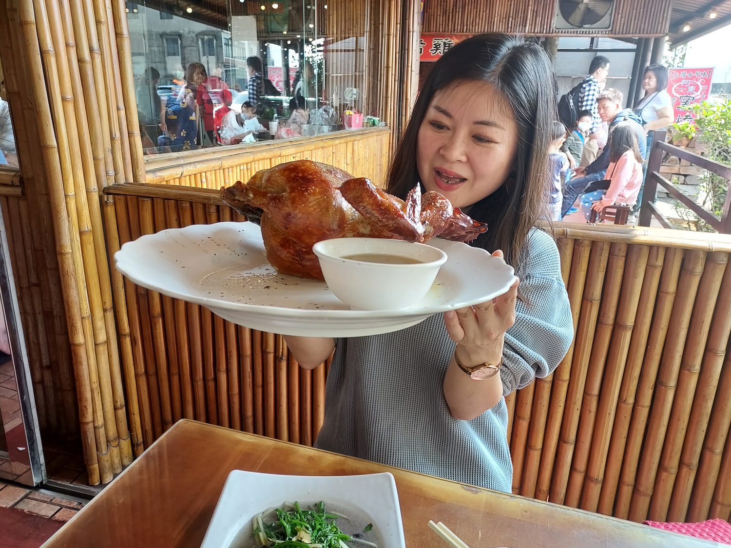 竹苗竹南芎林┃一日行程竹南后厝龍鳳宫 竹南啤酒啤廠 吃阿東窯烤雞 飛鳳山古道爬山 朝聖全台最高威嚴媽祖