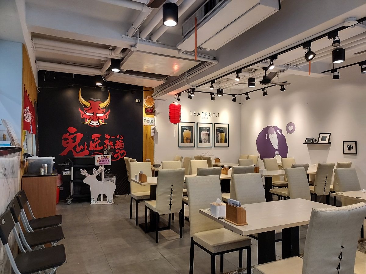 南投清境┃一日行程 下大雨跳過清境農場直接去武嶺 狂風暴雨只有5度很冷 小瑞士花園吃拉麵 山櫻開的美 - 第19張圖 南投清境┃一日行程 下大雨跳過清境農場直接去武嶺 狂風暴雨只有5度很冷 小瑞士花園吃拉麵 山櫻開的美