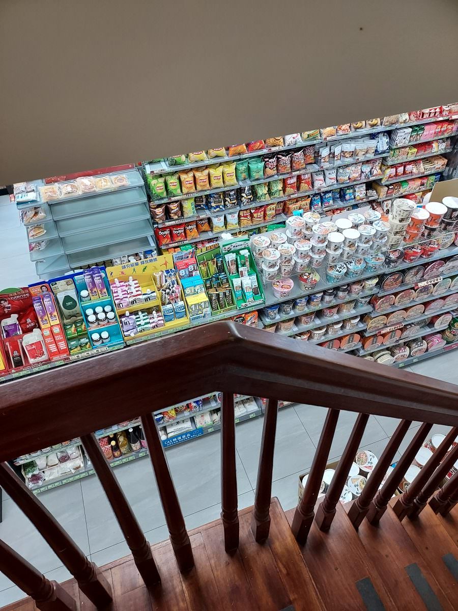 南投清境┃一日行程 下大雨跳過清境農場直接去武嶺 狂風暴雨只有5度很冷 小瑞士花園吃拉麵 山櫻開的美 - 第50張圖 南投清境┃一日行程 下大雨跳過清境農場直接去武嶺 狂風暴雨只有5度很冷 小瑞士花園吃拉麵 山櫻開的美