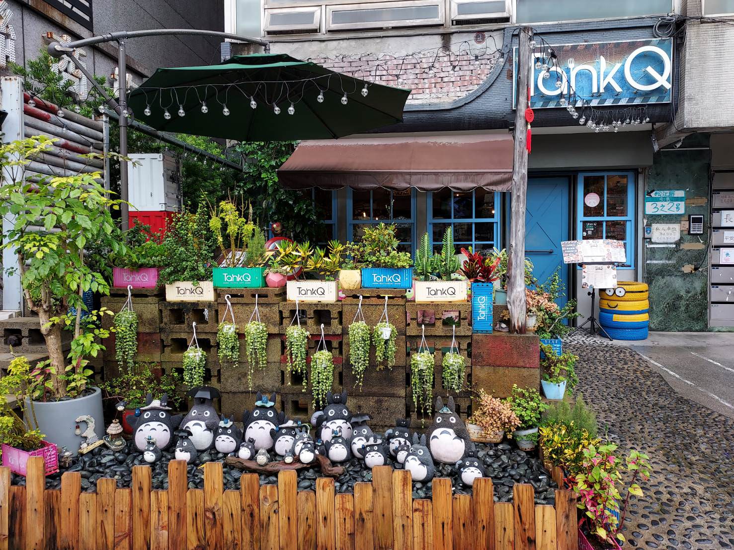 (台北早午餐)松江南京站 TankQ Cafe & Bar (附菜單)行李箱打開吃 一群迪士尼娃娃陪你吃飯 - 第1張圖 (台北早午餐)松江南京站 TankQ Cafe & Bar (附菜單)行李箱打開吃 一群迪士尼娃娃陪你吃飯