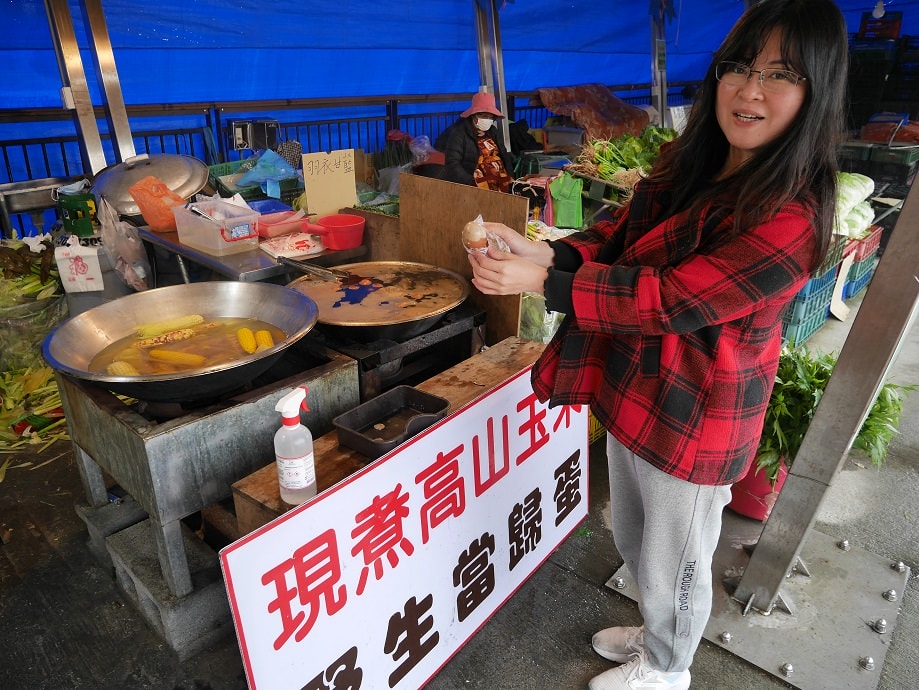 南投清境┃一日行程 下大雨跳過清境農場直接去武嶺 狂風暴雨只有5度很冷 小瑞士花園吃拉麵 山櫻開的美 - 第32張圖 南投清境┃一日行程 下大雨跳過清境農場直接去武嶺 狂風暴雨只有5度很冷 小瑞士花園吃拉麵 山櫻開的美