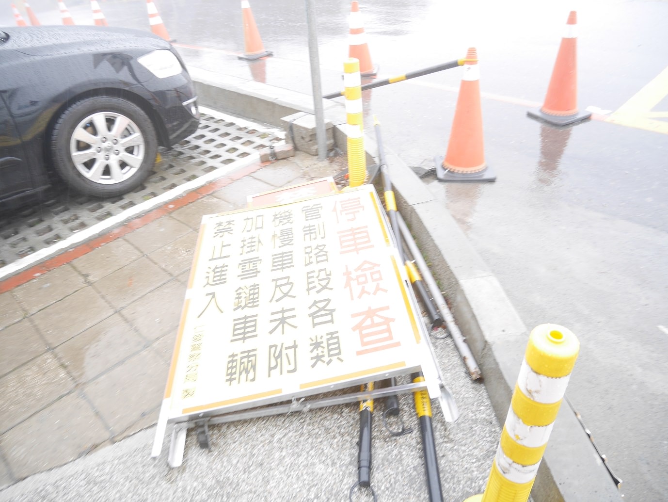 南投清境┃一日行程 下大雨跳過清境農場直接去武嶺 狂風暴雨只有5度很冷 小瑞士花園吃拉麵 山櫻開的美 - 第35張圖 南投清境┃一日行程 下大雨跳過清境農場直接去武嶺 狂風暴雨只有5度很冷 小瑞士花園吃拉麵 山櫻開的美