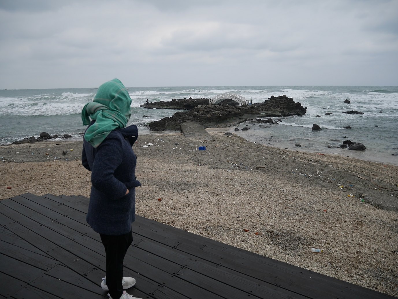 新北北海岸┃石門一日行程 冬天跑去「石門洞」海岸風大好冷  沿路看海 新北最北端