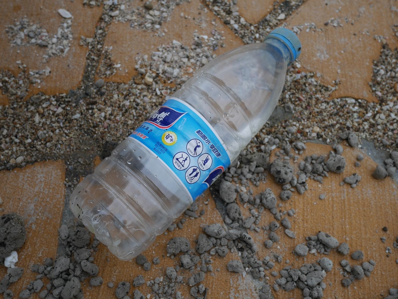 新北北海岸┃石門一日行程 冬天跑去「石門洞」海岸風大好冷  沿路看海 新北最北端