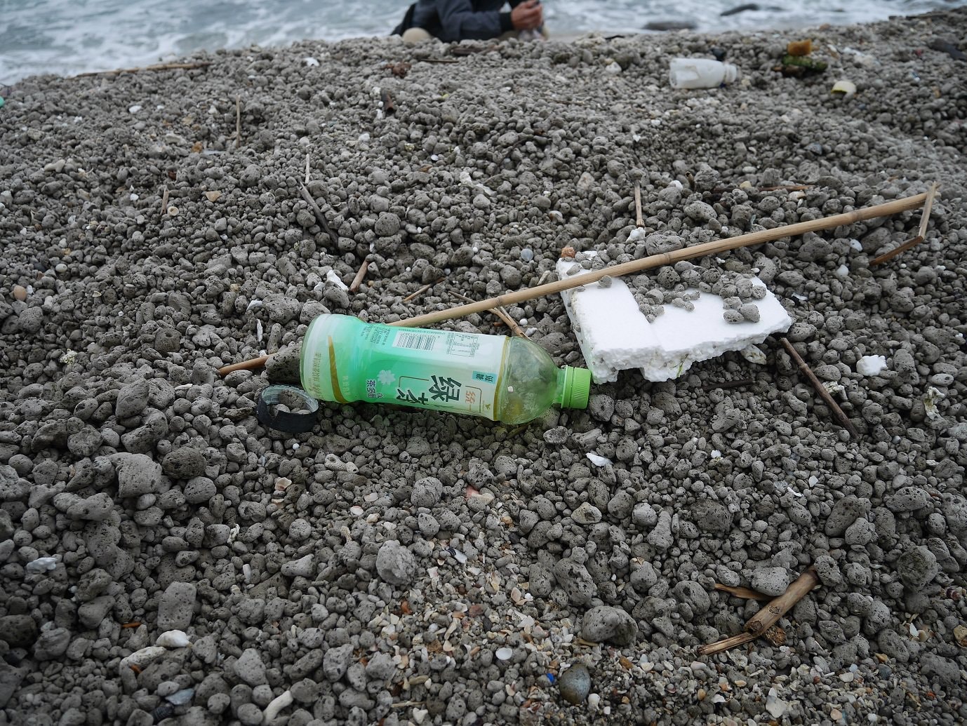 新北北海岸┃石門一日行程 冬天跑去「石門洞」海岸風大好冷  沿路看海 新北最北端