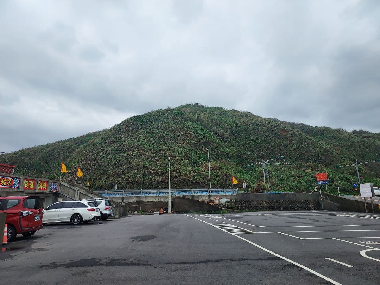 新北北海岸┃石門一日行程 冬天跑去「石門洞」海岸風大好冷  沿路看海 新北最北端