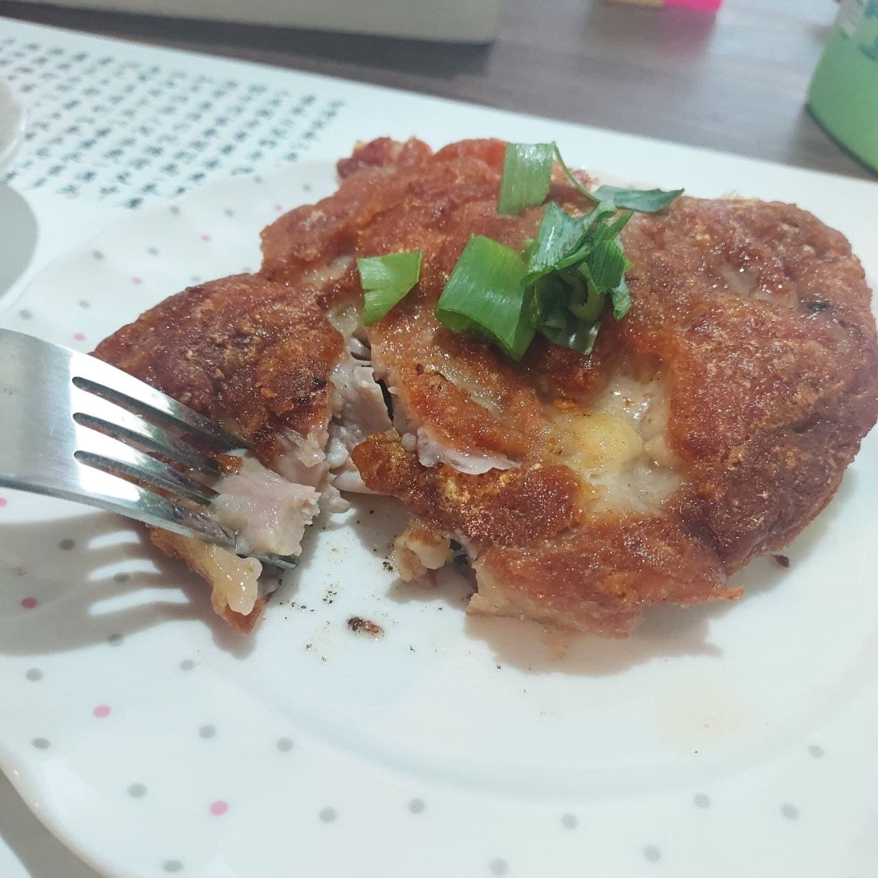 在家作飯┃開箱全家冷凍「大成雞腿排」 自己煎很上手 這厚度跟肉汁很滿足 線上買全家取貨 三片超划算 - 第5張圖 在家作飯┃開箱全家冷凍「大成雞腿排」 自己煎很上手 這厚度跟肉汁很滿足 線上買全家取貨 三片超划算