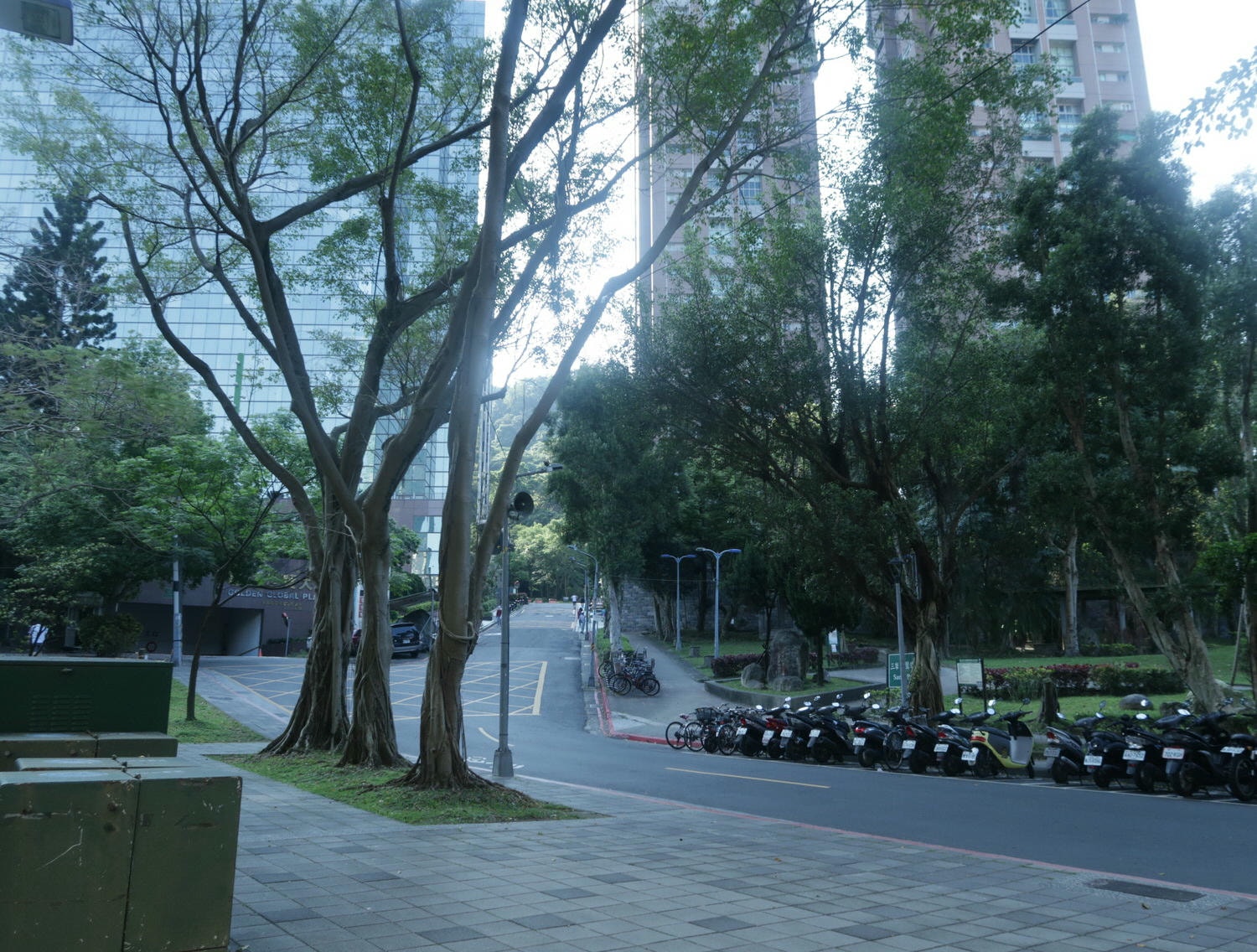 台北爬山┃一個人走「象山步道」圖多 拇指山山頂101風景太美 一個早上走完 六巨石 一個人走步道