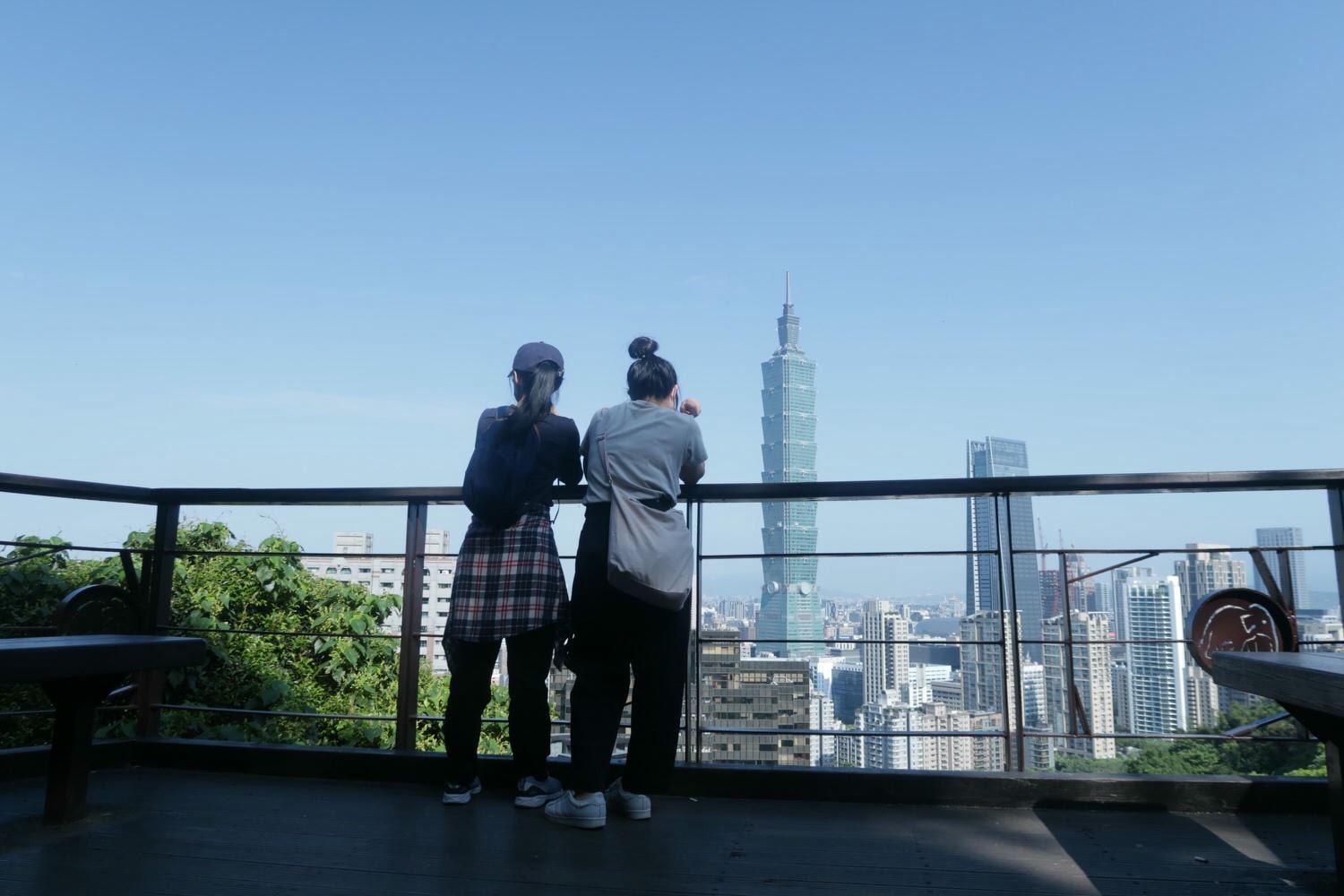 台北爬山┃一個人走「象山步道」圖多 拇指山山頂101風景太美 一個早上走完 六巨石 一個人走步道