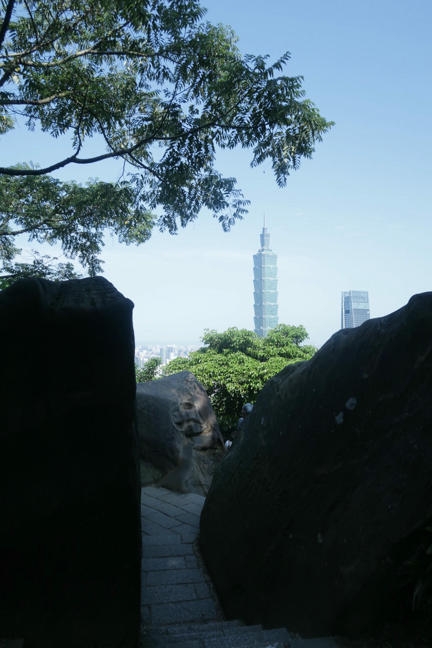 台北爬山┃一個人走「象山步道」圖多 拇指山山頂101風景太美 一個早上走完 六巨石 一個人走步道