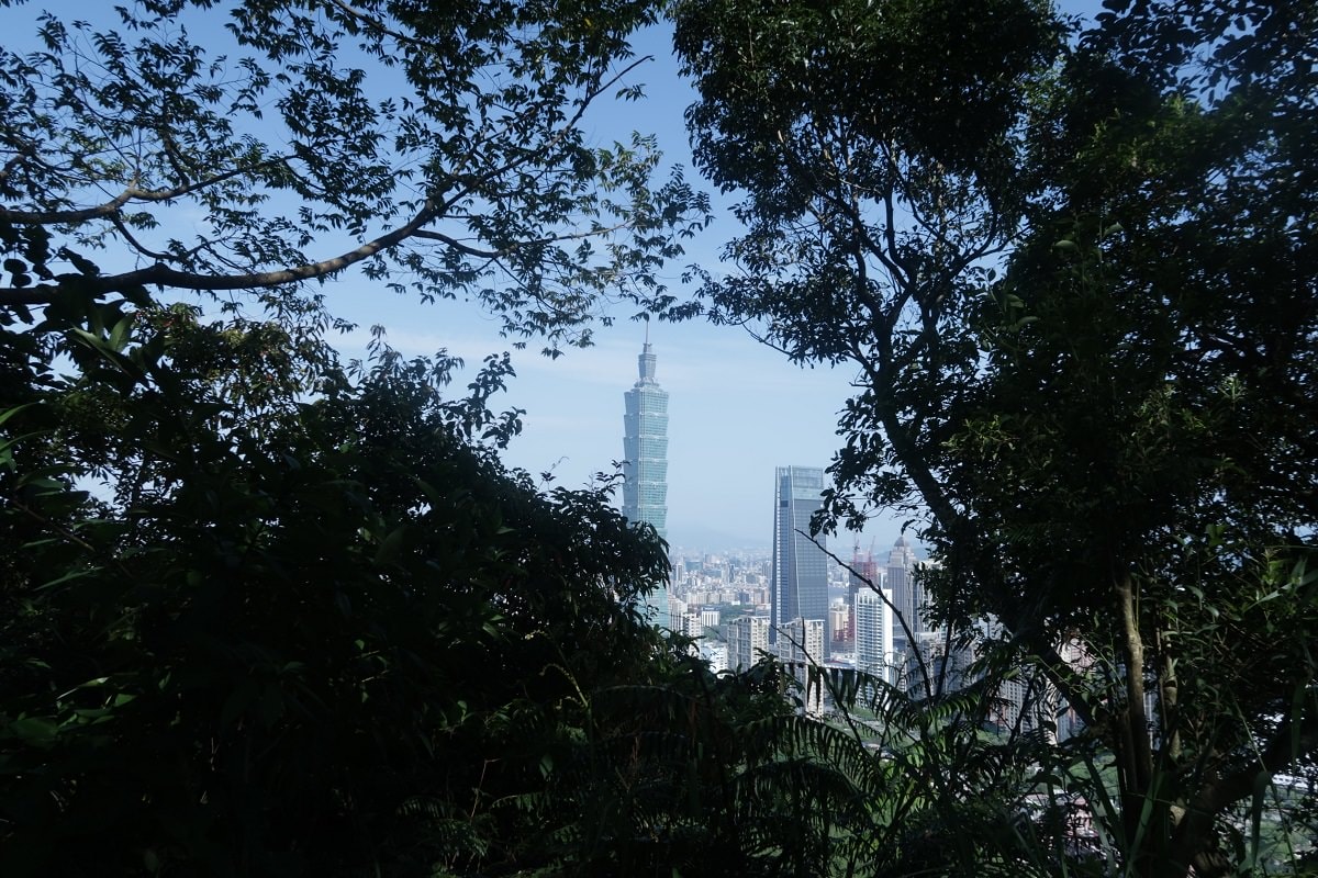 台北爬山┃一個人走「象山步道」圖多 拇指山山頂101風景太美 一個早上走完 六巨石 一個人走步道