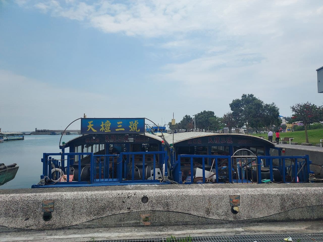 嘉義東石┃一日行程這樣排 走進消失的情人節拍攝地「白水湖壽島」 海潮淹沒拍出愁悵感 東石漁人碼頭吃蚵包