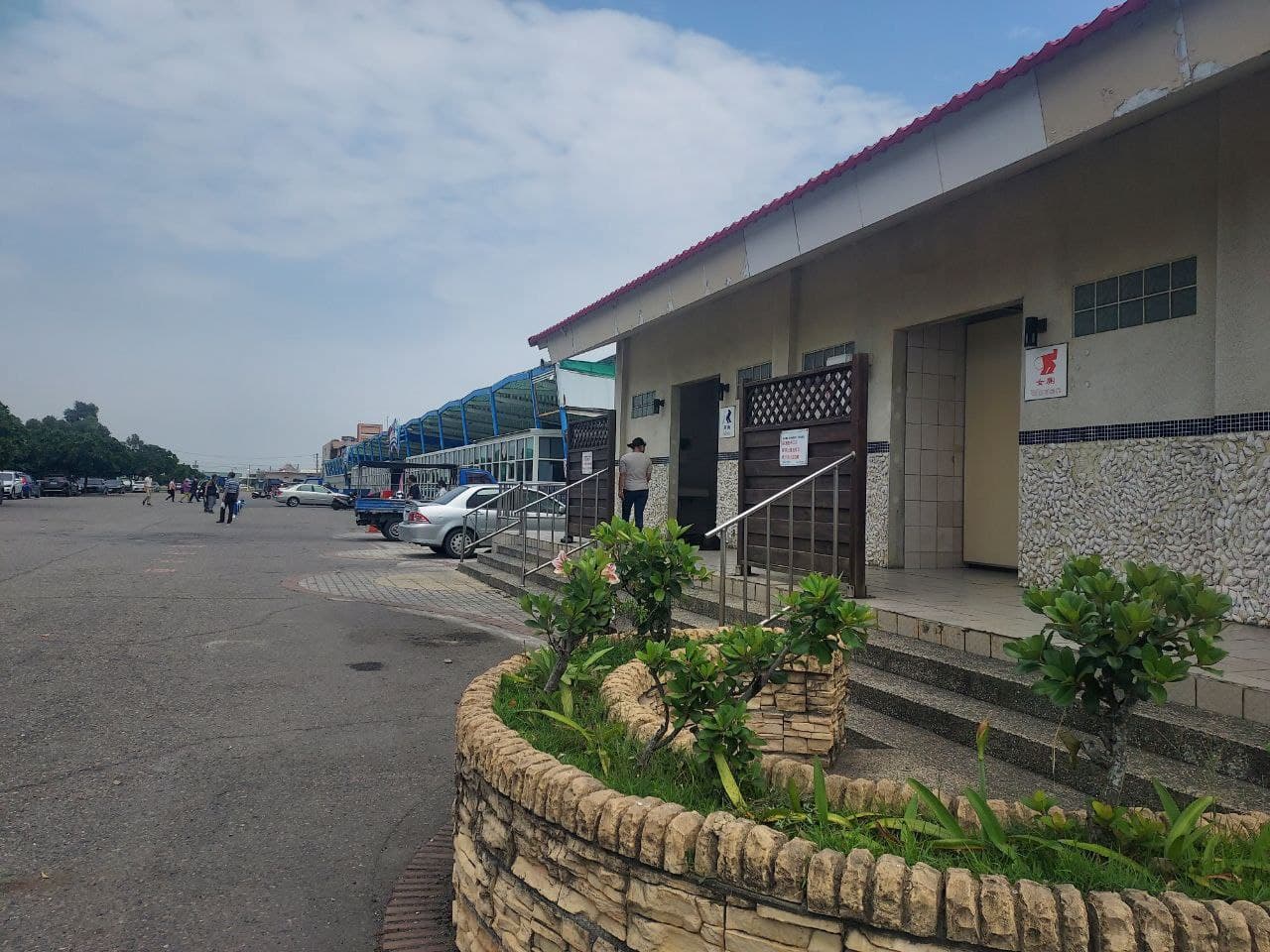 嘉義東石┃一日行程這樣排 走進消失的情人節拍攝地「白水湖壽島」 海潮淹沒拍出愁悵感 東石漁人碼頭吃蚵包