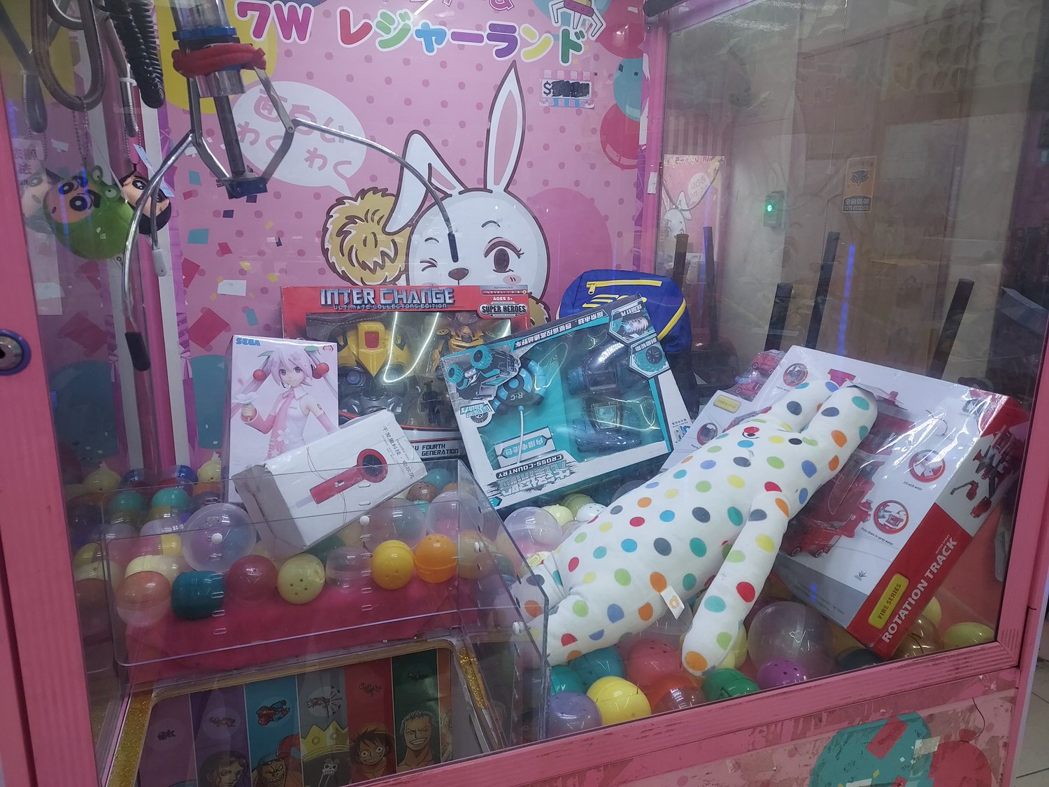 台湾クレーンゲーム店舗 道で歩いたら 無人店舗が多くて しかも機種も新しくて種類も豊富だね 潔西姊姊 日本台湾日常