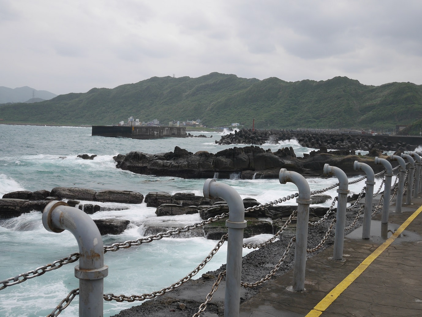 新北東北角︱夜宿車泊醒來就是海 貢寮金沙灣海濱公園+基隆潮境公園+九份 一日行程 媽咪早午餐蔥抓餅讚