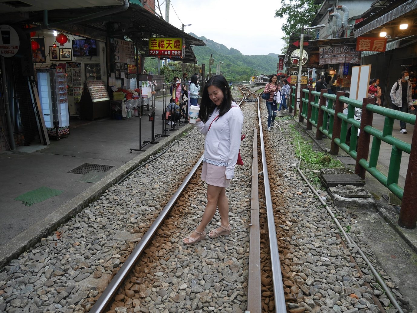 新北東北角︱夜宿車泊醒來就是海 貢寮金沙灣海濱公園+基隆潮境公園+九份 一日行程 媽咪早午餐蔥抓餅讚