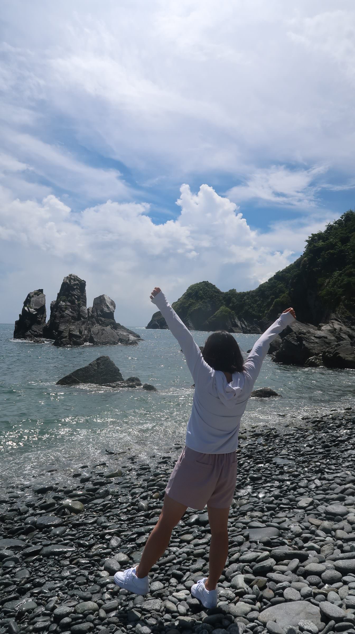 宜蘭東澳︱一日秘境行程 絕美粉鳥林漁港沙灘 阿滿姨吃海鮮 礁溪猴洞坑瀑布 奕順軒買牛舌餅