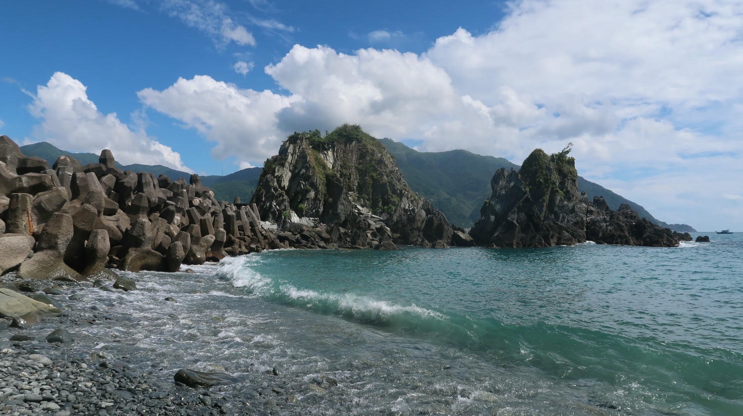 宜蘭東澳︱一日秘境行程 絕美粉鳥林漁港沙灘 阿滿姨吃海鮮 礁溪猴洞坑瀑布 奕順軒買牛舌餅