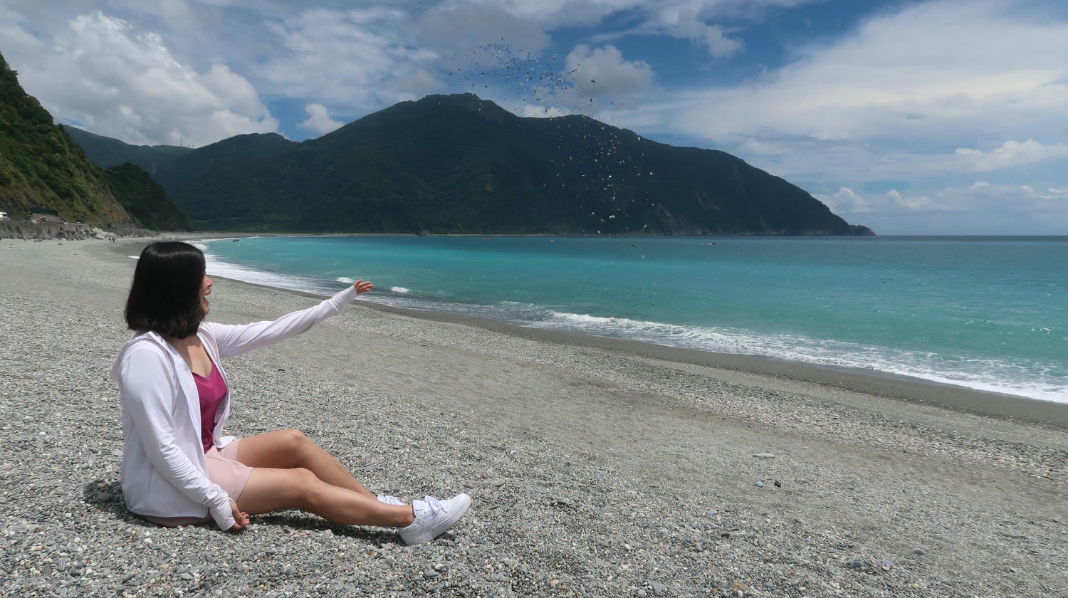 宜蘭東澳︱一日秘境行程 絕美粉鳥林漁港沙灘 阿滿姨吃海鮮 礁溪猴洞坑瀑布 奕順軒買牛舌餅