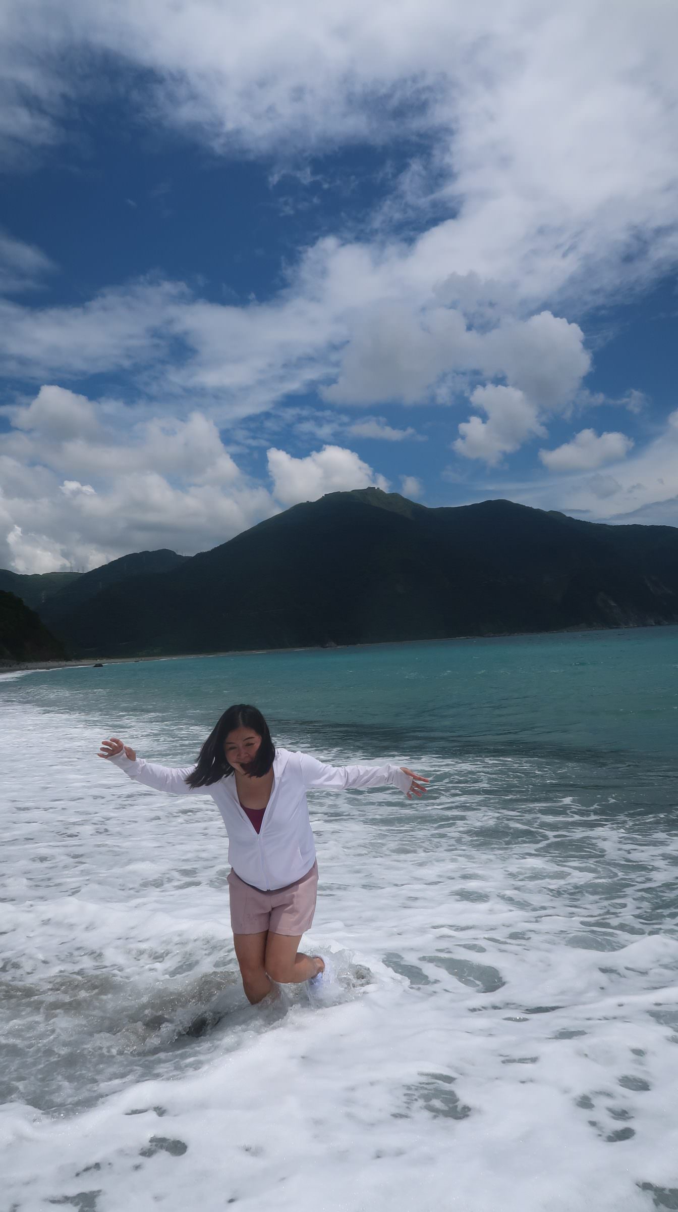 宜蘭東澳︱一日秘境行程 絕美粉鳥林漁港沙灘 阿滿姨吃海鮮 礁溪猴洞坑瀑布 奕順軒買牛舌餅