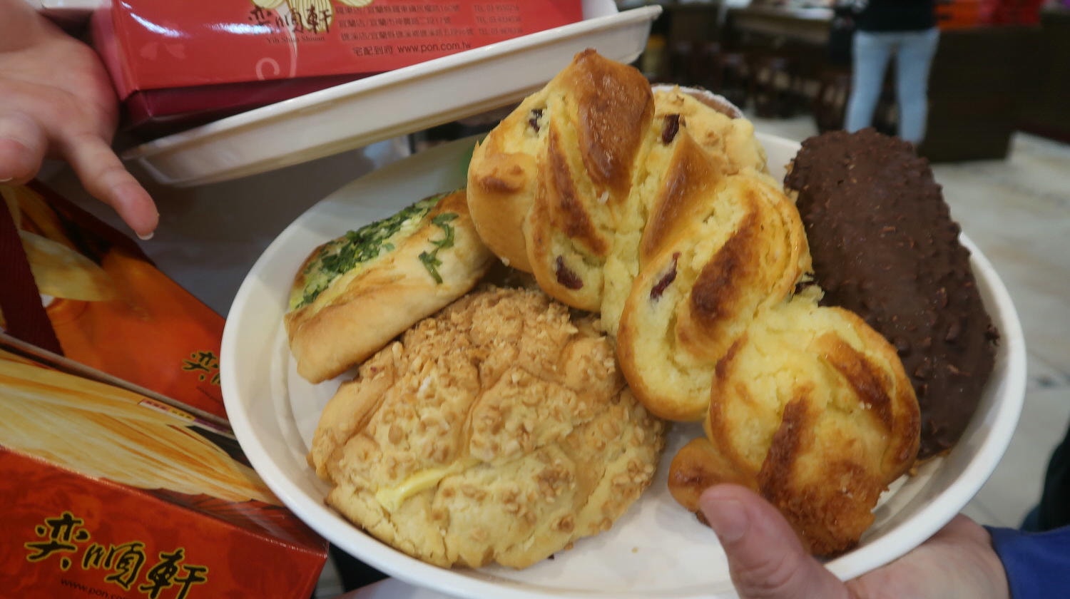 宜蘭東澳︱一日秘境行程 絕美粉鳥林漁港沙灘 阿滿姨吃海鮮 礁溪猴洞坑瀑布 奕順軒買牛舌餅