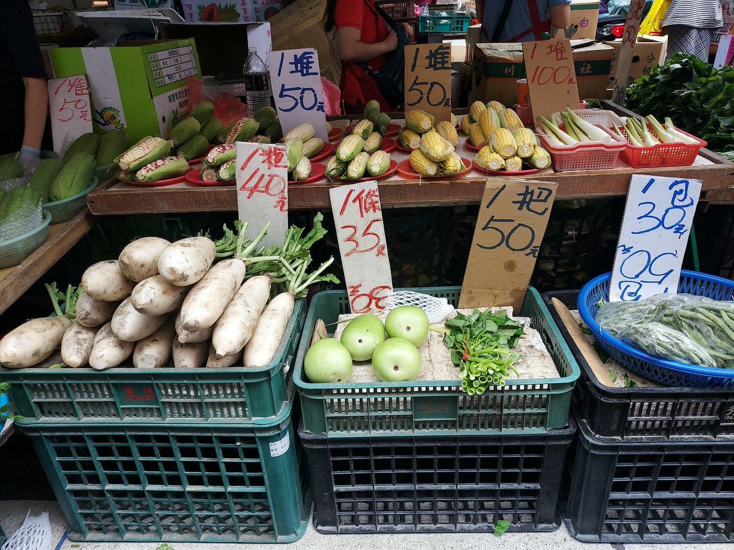 台湾朝市┃何でも売っている。服、雑貨、靴など、朝市が好きなお母さん達は毎日行くよ(朝市→菜市場)台湾旅行