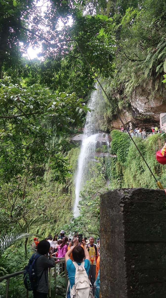 新北爬山┃公車可達 新店銀河洞越嶺登山步道 瀑布仙氣逼人 鵝角格山登頂 走去木柵貓空泡茶 - 第4張圖 新北爬山┃公車可達 新店銀河洞越嶺登山步道 瀑布仙氣逼人 鵝角格山登頂 走去木柵貓空泡茶