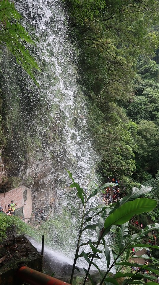 新北爬山┃公車可達 新店銀河洞越嶺登山步道 瀑布仙氣逼人 鵝角格山登頂 走去木柵貓空泡茶 - 第6張圖 新北爬山┃公車可達 新店銀河洞越嶺登山步道 瀑布仙氣逼人 鵝角格山登頂 走去木柵貓空泡茶