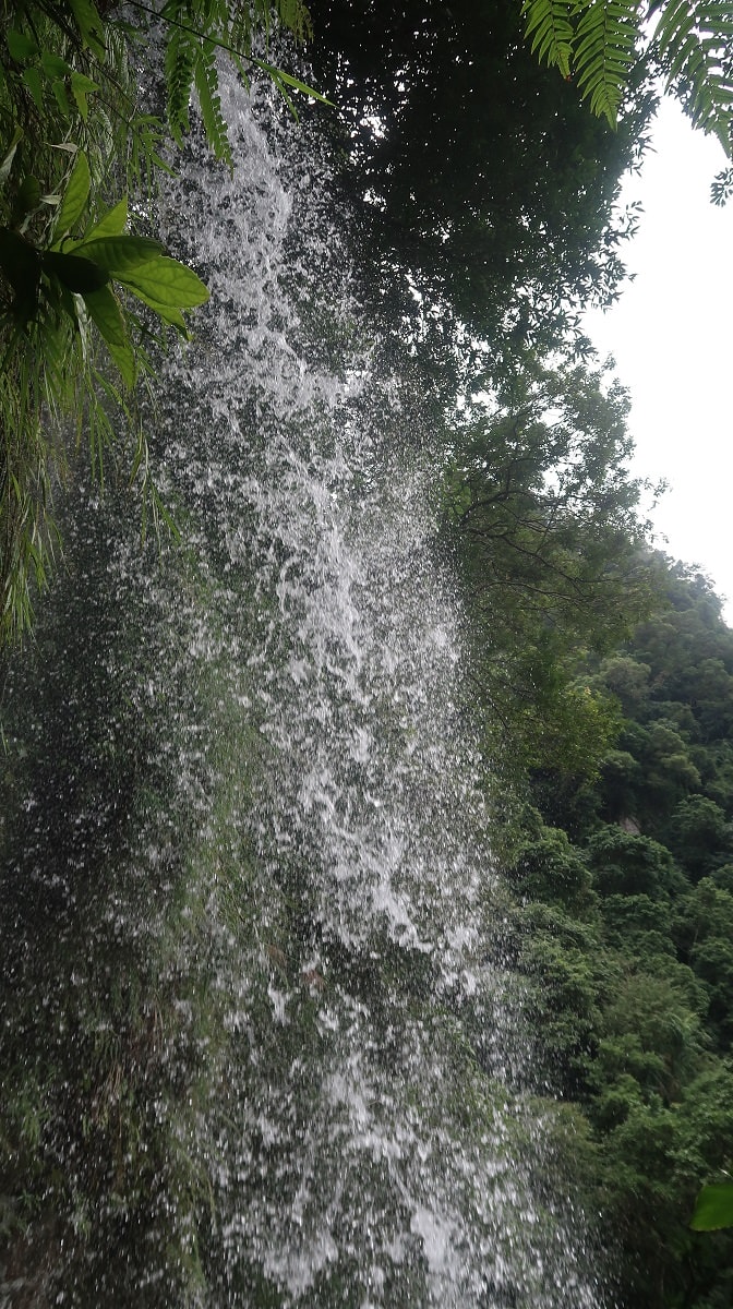 新北爬山┃公車可達 新店銀河洞越嶺登山步道 瀑布仙氣逼人 鵝角格山登頂 走去木柵貓空泡茶 - 第7張圖 新北爬山┃公車可達 新店銀河洞越嶺登山步道 瀑布仙氣逼人 鵝角格山登頂 走去木柵貓空泡茶