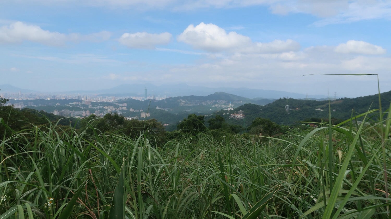 新北爬山┃公車可達 新店銀河洞越嶺登山步道 瀑布仙氣逼人 鵝角格山登頂 走去木柵貓空泡茶 - 第15張圖 新北爬山┃公車可達 新店銀河洞越嶺登山步道 瀑布仙氣逼人 鵝角格山登頂 走去木柵貓空泡茶