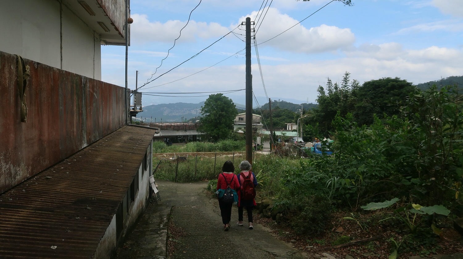 新北爬山┃公車可達 新店銀河洞越嶺登山步道 瀑布仙氣逼人 鵝角格山登頂 走去木柵貓空泡茶 - 第19張圖 新北爬山┃公車可達 新店銀河洞越嶺登山步道 瀑布仙氣逼人 鵝角格山登頂 走去木柵貓空泡茶