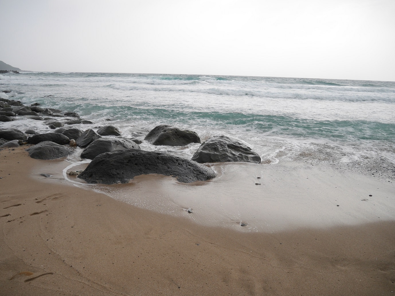 新北東北角︱夜宿車泊醒來就是海 貢寮金沙灣海濱公園+基隆潮境公園+九份 一日行程 媽咪早午餐蔥抓餅讚