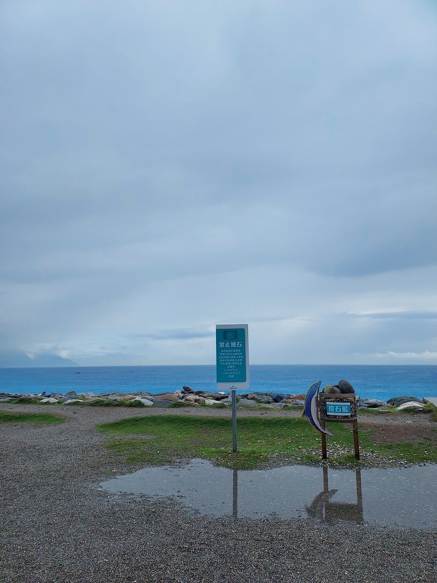 花蓮新城┃一日行程 夜宿車泊早晨迎七星潭 新城早餐 月牙灣觀海區 新城老街 貨櫃星巴客 老鋪珈啡鋪子