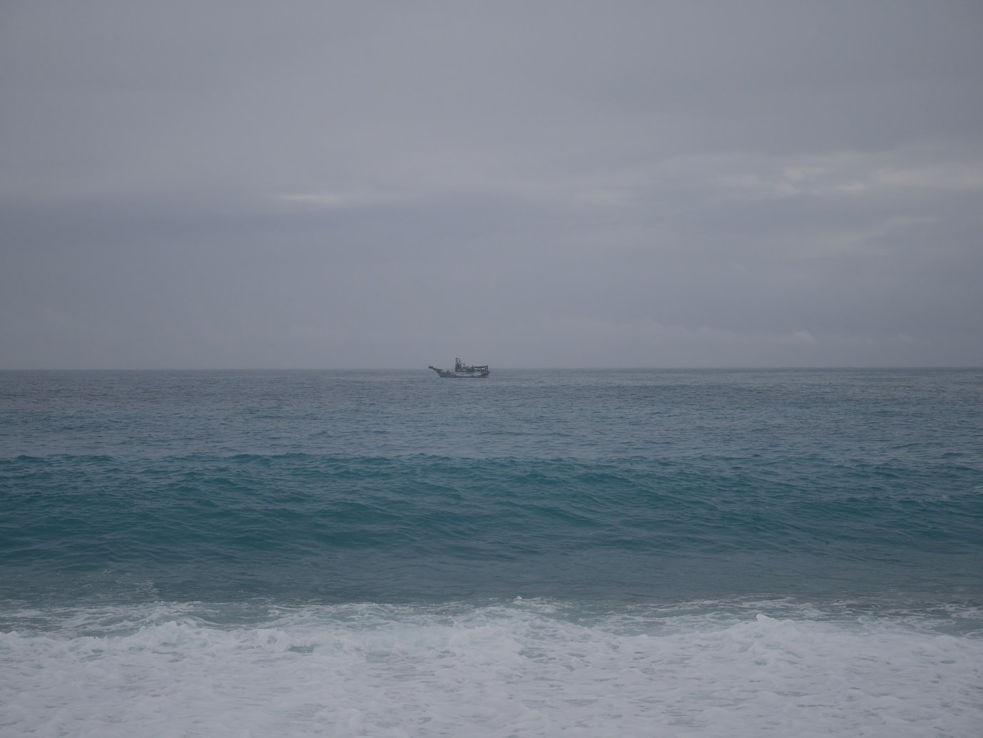 花蓮新城┃一日行程 夜宿車泊早晨迎七星潭 新城早餐 月牙灣觀海區 新城老街 貨櫃星巴客 老鋪珈啡鋪子