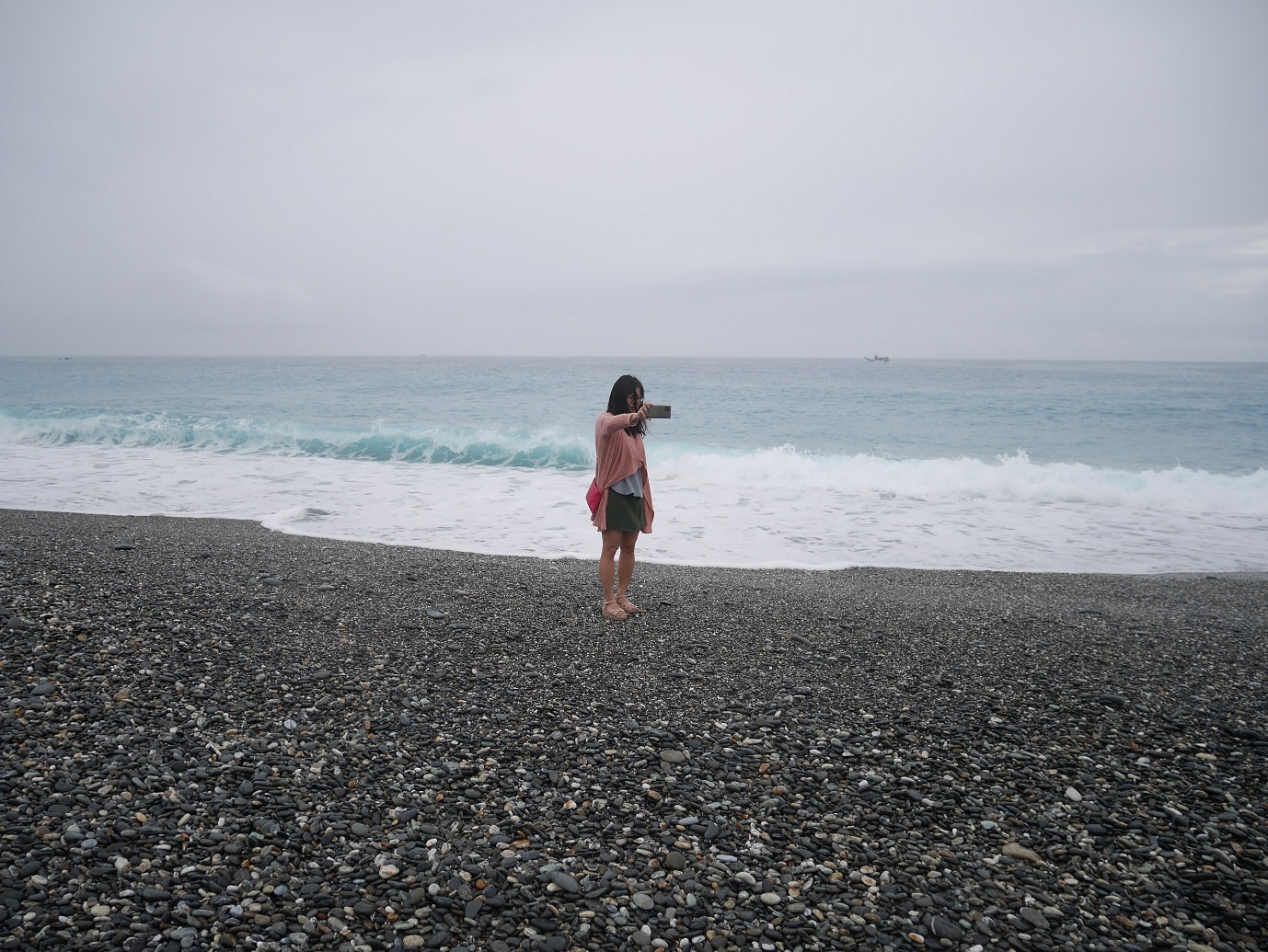花蓮新城┃一日行程 夜宿車泊早晨迎七星潭 新城早餐 月牙灣觀海區 新城老街 貨櫃星巴客 老鋪珈啡鋪子