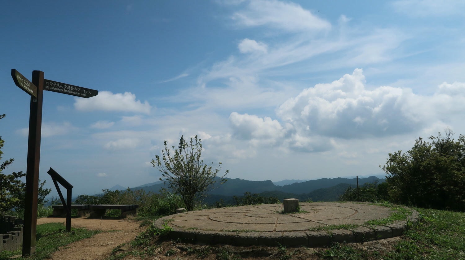 新北爬山┃素人爬山 郊山小百岳「汐止大尖山」 樓梯很多景色絕佳 來回約半天 很有挑戰感