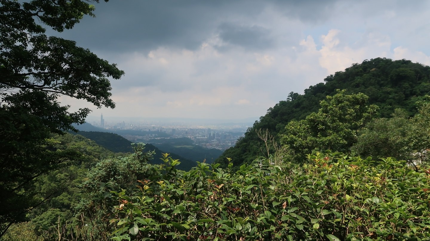 新北爬山┃素人爬山 郊山小百岳「汐止大尖山」 樓梯很多景色絕佳 來回約半天 很有挑戰感