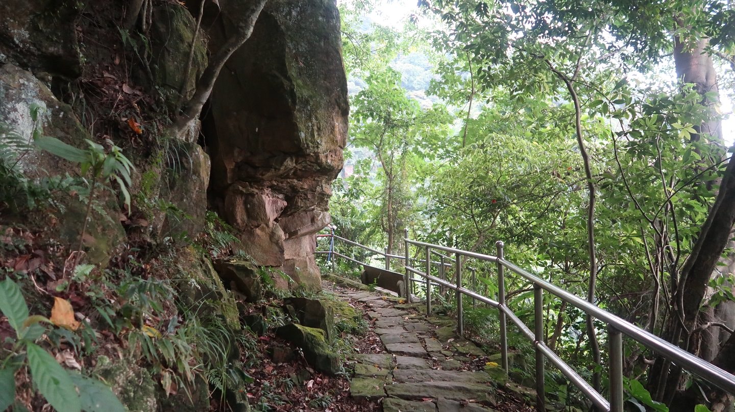 新北爬山┃素人爬山 郊山小百岳「汐止大尖山」 樓梯很多景色絕佳 來回約半天 很有挑戰感