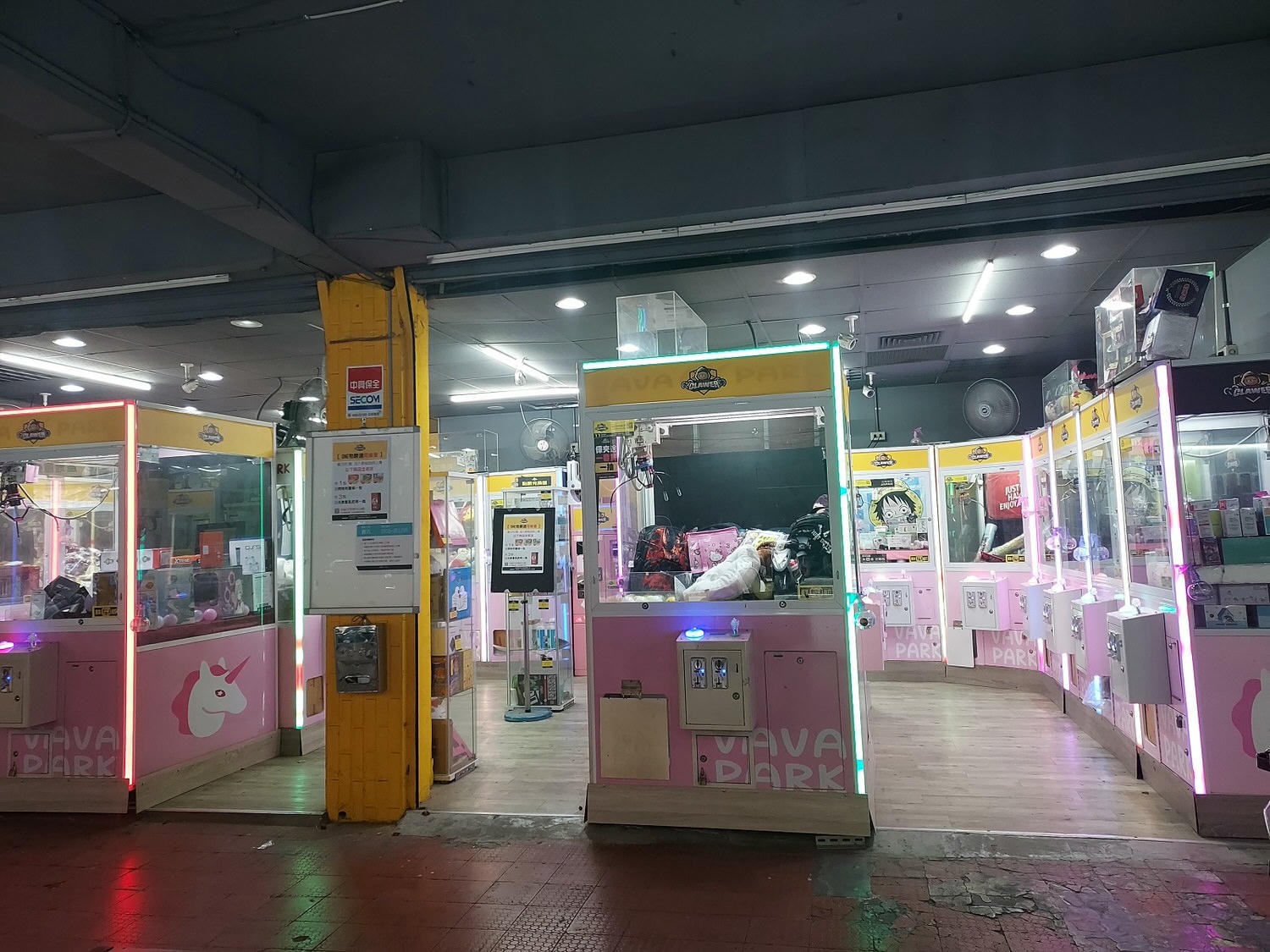 台湾クレーンゲーム店舗┃道で歩いたら、無人店舗が多くて、しかも機種も新しくて種類も豊富だね。