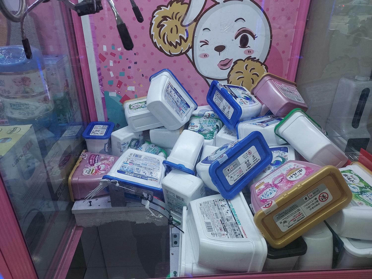 台湾クレーンゲーム店舗┃道で歩いたら、無人店舗が多くて、しかも機種も新しくて種類も豊富だね。