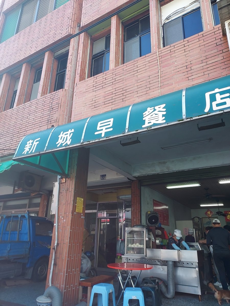 花蓮新城┃一日行程 夜宿車泊早晨迎七星潭 新城早餐 月牙灣觀海區 新城老街 貨櫃星巴客 老鋪珈啡鋪子