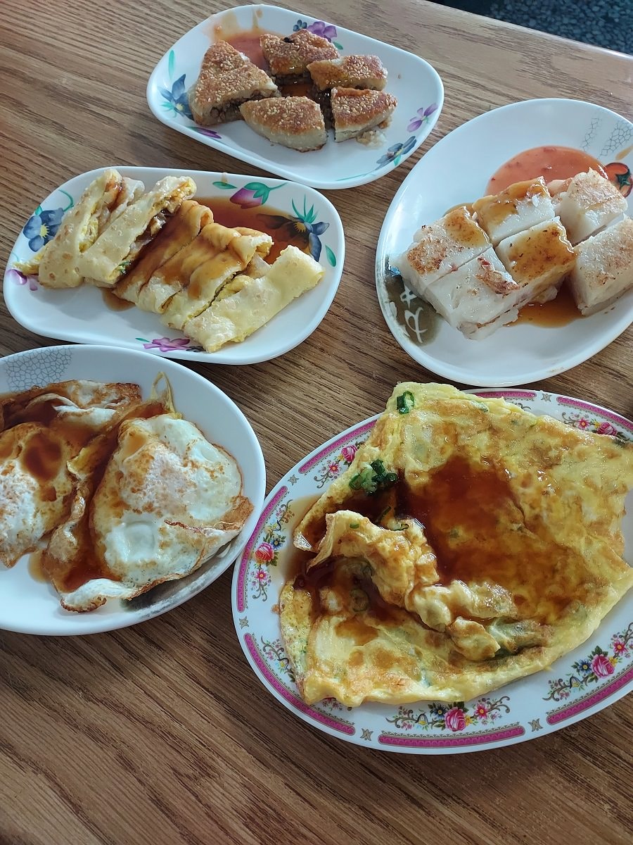 花蓮新城┃一日行程 夜宿車泊早晨迎七星潭 新城早餐 月牙灣觀海區 新城老街 貨櫃星巴客 老鋪珈啡鋪子