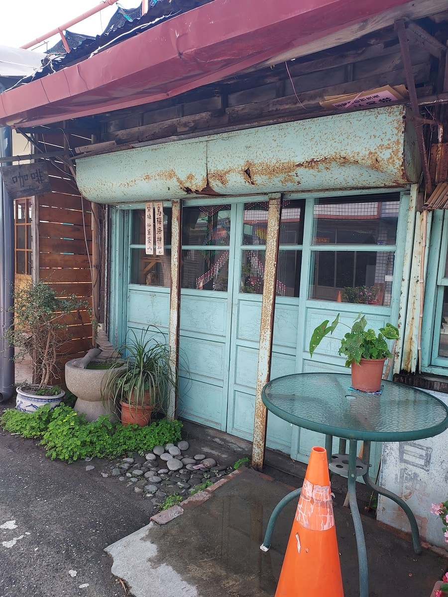 花蓮新城┃一日行程 夜宿車泊早晨迎七星潭 新城早餐 月牙灣觀海區 新城老街 貨櫃星巴客 老鋪珈啡鋪子