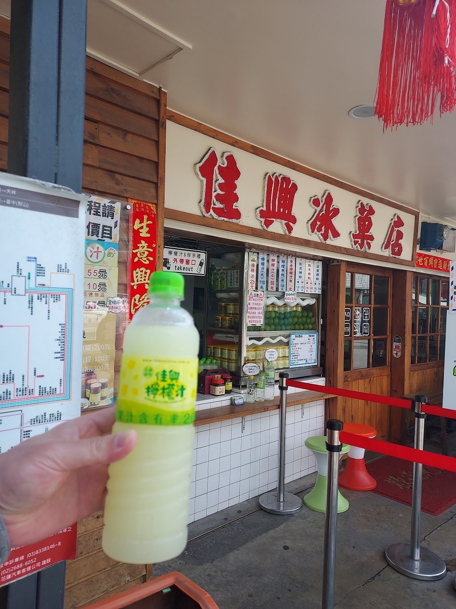 花蓮新城┃一日行程 夜宿車泊早晨迎七星潭 新城早餐 月牙灣觀海區 新城老街 貨櫃星巴客 老鋪珈啡鋪子