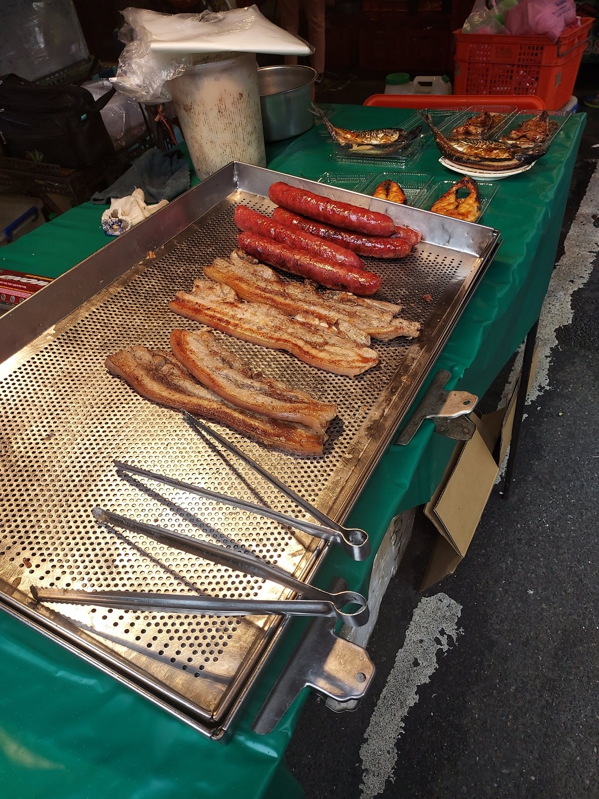 台湾朝市┃何でも売っている。服、雑貨、靴など、朝市が好きなお母さん達は毎日行くよ(朝市→菜市場)台湾旅行