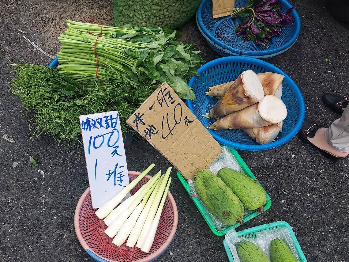 台湾朝市┃何でも売っている。服、雑貨、靴など、朝市が好きなお母さん達は毎日行くよ(朝市→菜市場)台湾旅行