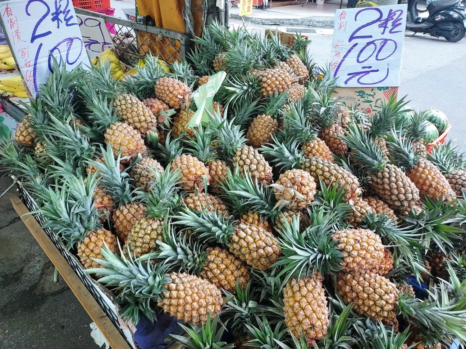 台湾朝市┃何でも売っている。服、雑貨、靴など、朝市が好きなお母さん達は毎日行くよ(朝市→菜市場)台湾旅行