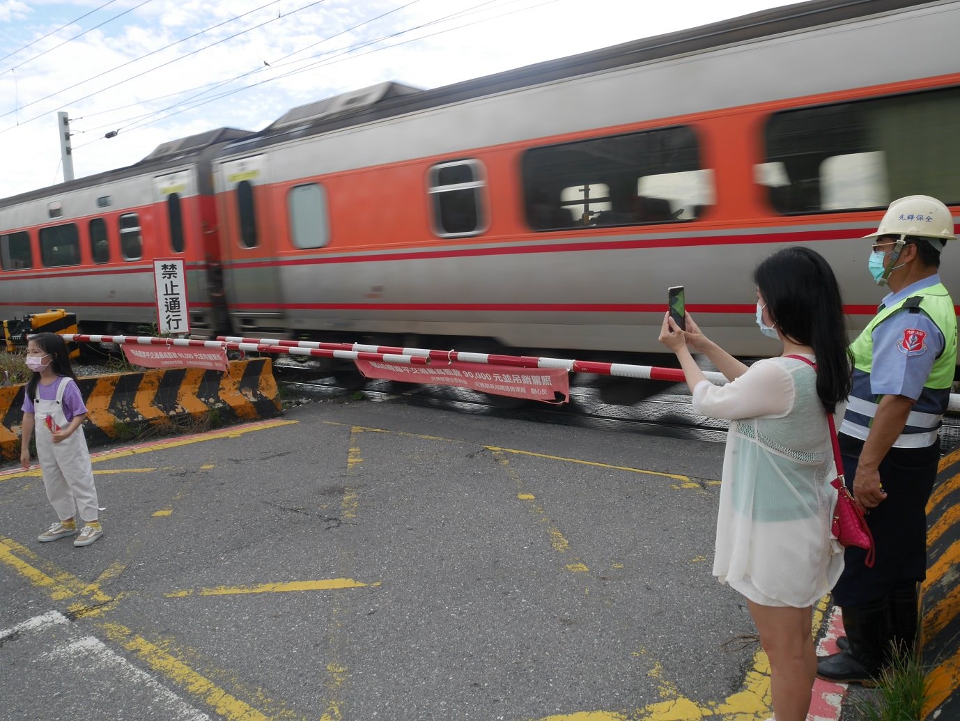 台東市區︱一日免門票行程 台東海濱公園+加路蘭海岸+太麻里櫻木花道平交道 拍好拍滿 超實在一日遊