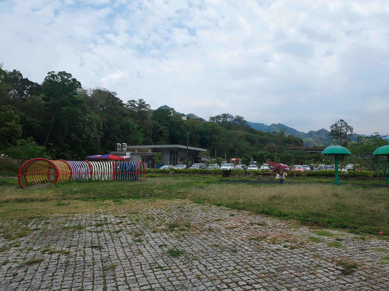 苗栗賞花┃一日行程 卓蘭花露農場 向日葵繡球花玫瑰 拍照姿勢這樣加分 迷你汶水老街有fu~ - 第4張圖 苗栗賞花┃一日行程 卓蘭花露農場 向日葵繡球花玫瑰 拍照姿勢這樣加分 迷你汶水老街有fu~